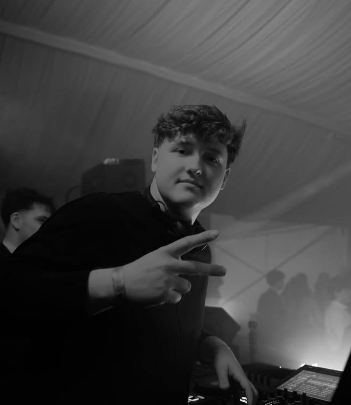 Flo — The DJ
